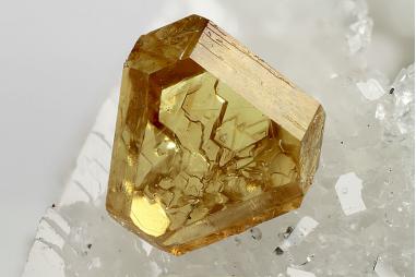A geogrous Sphalerite photo taken by Chinellato Matteo from Chinellatophoto.com, avaliable on the MinDat website.